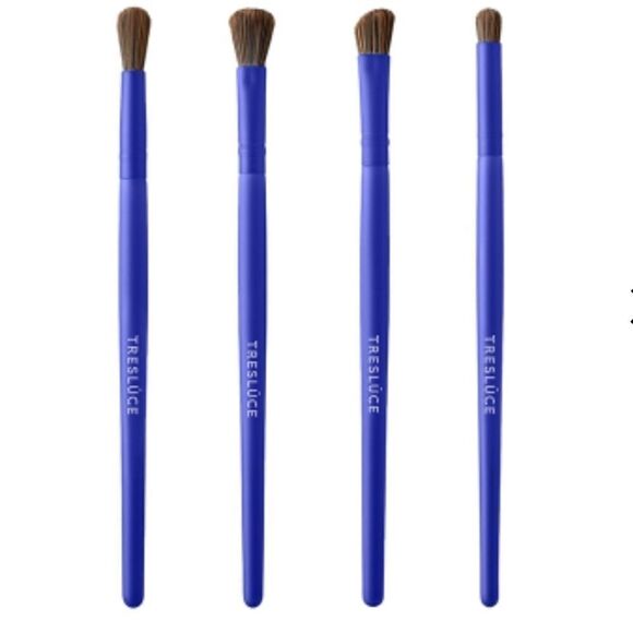 TRESLUCE
Like An Artista Brush Set & Ace Beaute - Falling for You Palette bundle - Picture 3 of 9